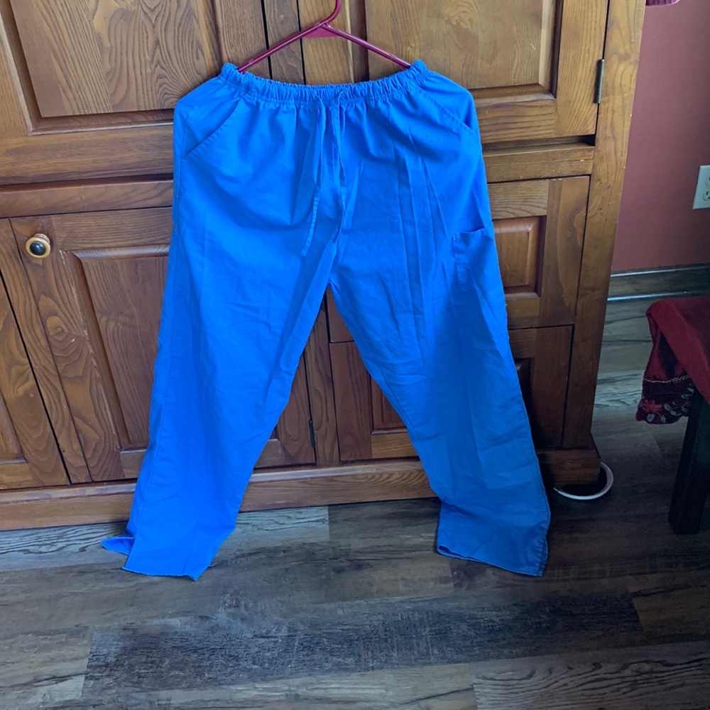 Small scrub pants